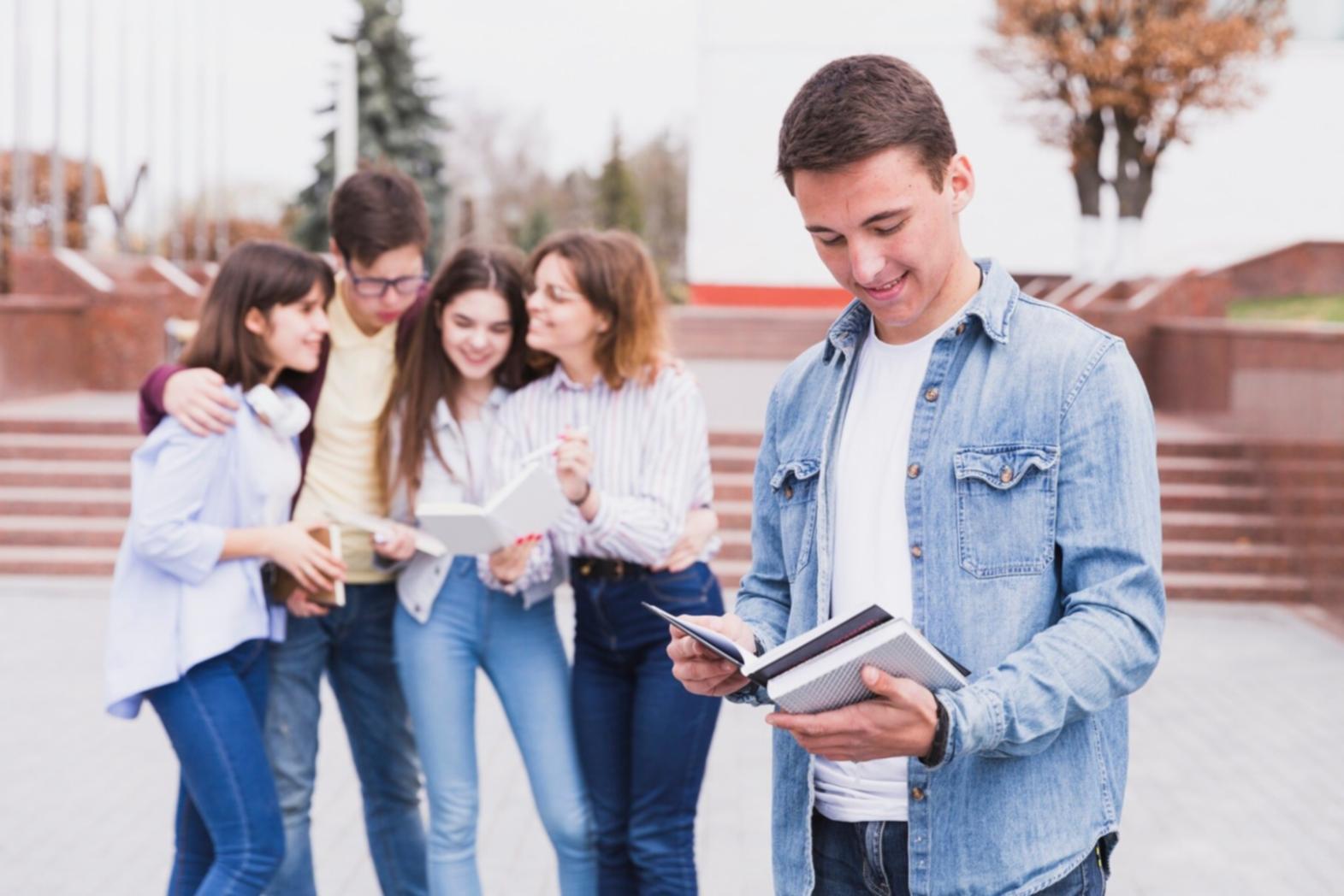 Środowisko pracy w instytucji pomocy społecznej